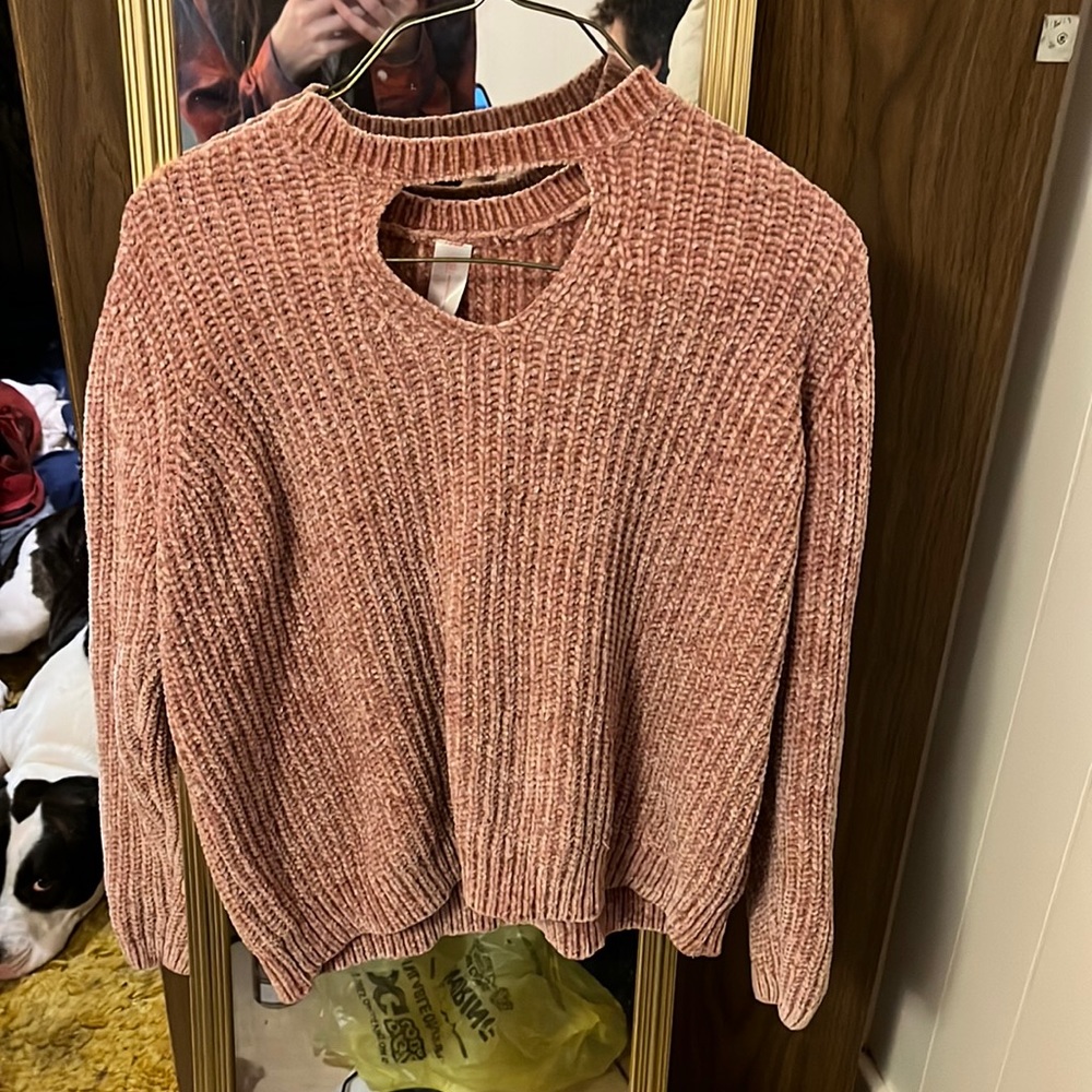 pink sweater